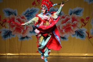 國家大劇院話劇《風(fēng)雪夜歸人》戲中戲京劇《樊江關(guān)》<em>趟馬</em>