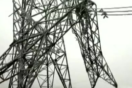 罕見特大冰災(zāi)突襲湖南，電網(wǎng)不堪一擊，多地鐵塔瞬間被凍倒