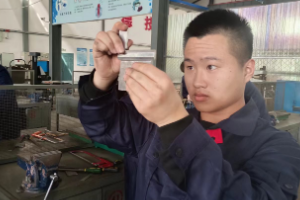 一絲不茍