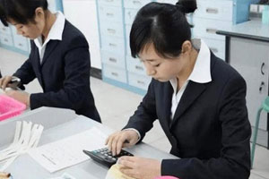 <em>社會工作</em><em>專業</em>：《<em>社會工作</em>導論—從<em>專業</em>倫理入手，自然聯結知識教育與<em>思</em><em>政教</em>育》<em>課程</em><em>思</em>政<em>案例</em>