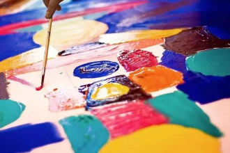 藝術類<em>高職</em><em>院校</em>開展<em>美育</em>融入<em>思</em>政教育的途徑研究