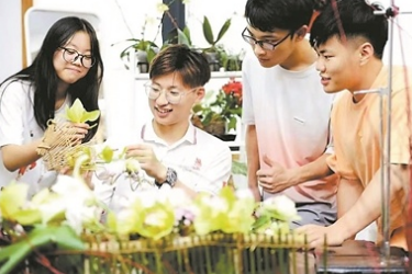陸<em>亦</em>煒：不負“花”樣年華